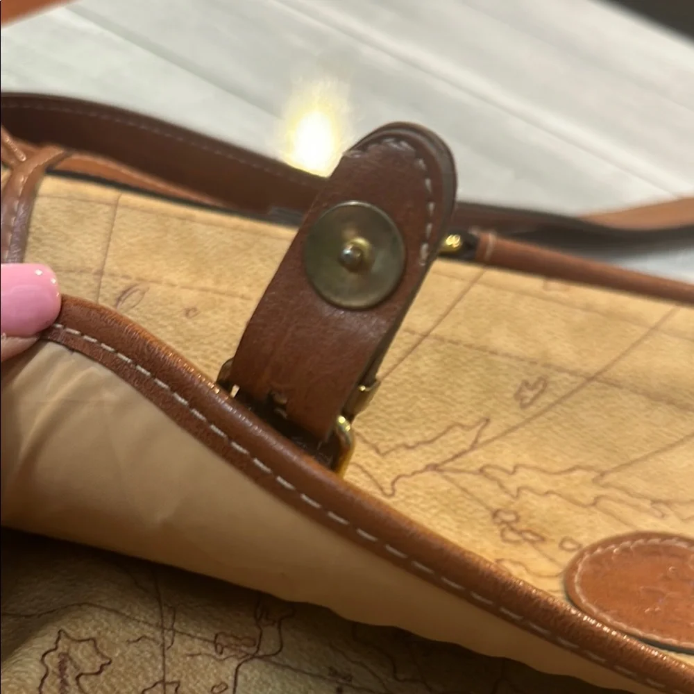 The Columbus Collection by Bagoda VTG Leather Messenger Bag